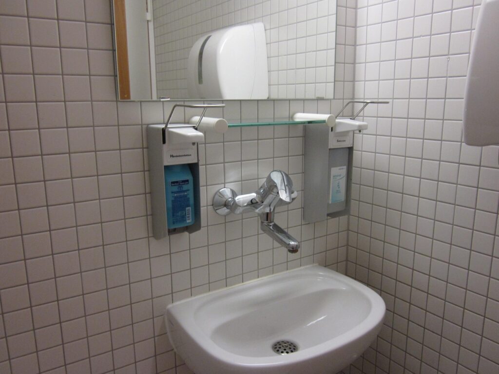 浴室でスチームを使って毛穴を開く効果とは？